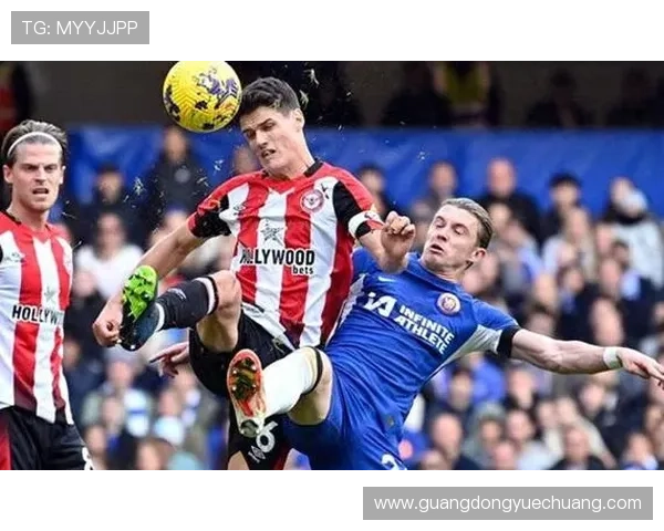 布伦特福德球员勇救男子 阻止袭击事件